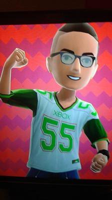 Yop tout le monde ! Je m'apelle Pierre, j'ai 14 ans et je fais des Lives sur Twitch Info et aussi des délires et fun en facecam sur CODAW, GTAV, et bien d'autre