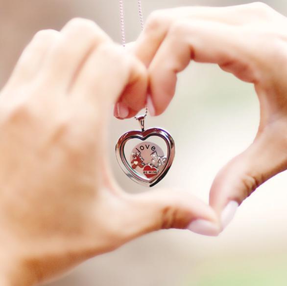 Tell your own story... wear what you love, love what you wear. Life is beautiful. Say it with a locket. http://t.co/JIbEKdDuNk