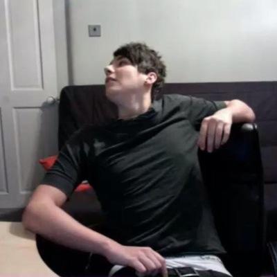 Free follow from @MuseHowlter bc ur amazing :D