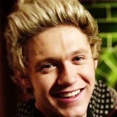 follow @niallsmymofo__ and ask for a follow back