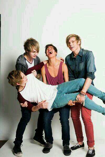 mariaslash5sos's profile picture. um yeah 5sos