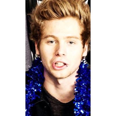 ✖follow @niallskumquat @ashtonskumquat @sosspaghetti @ashtunnel✖️