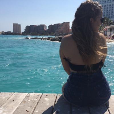Brazilian in Canada. Future doctor. Cooking lover. Fitness and sports enthusiast.