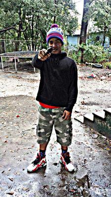 im a young nigga juh chaseing my dreams n thistle money fuck the beef shi get at me doe