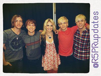 R5PRupdates's profile picture. #R5FamilyPuertoRico 's source on @officialr5 updates | met R5 twice 1/1/14 & 7/6/14 | @allisonholker fav 1x