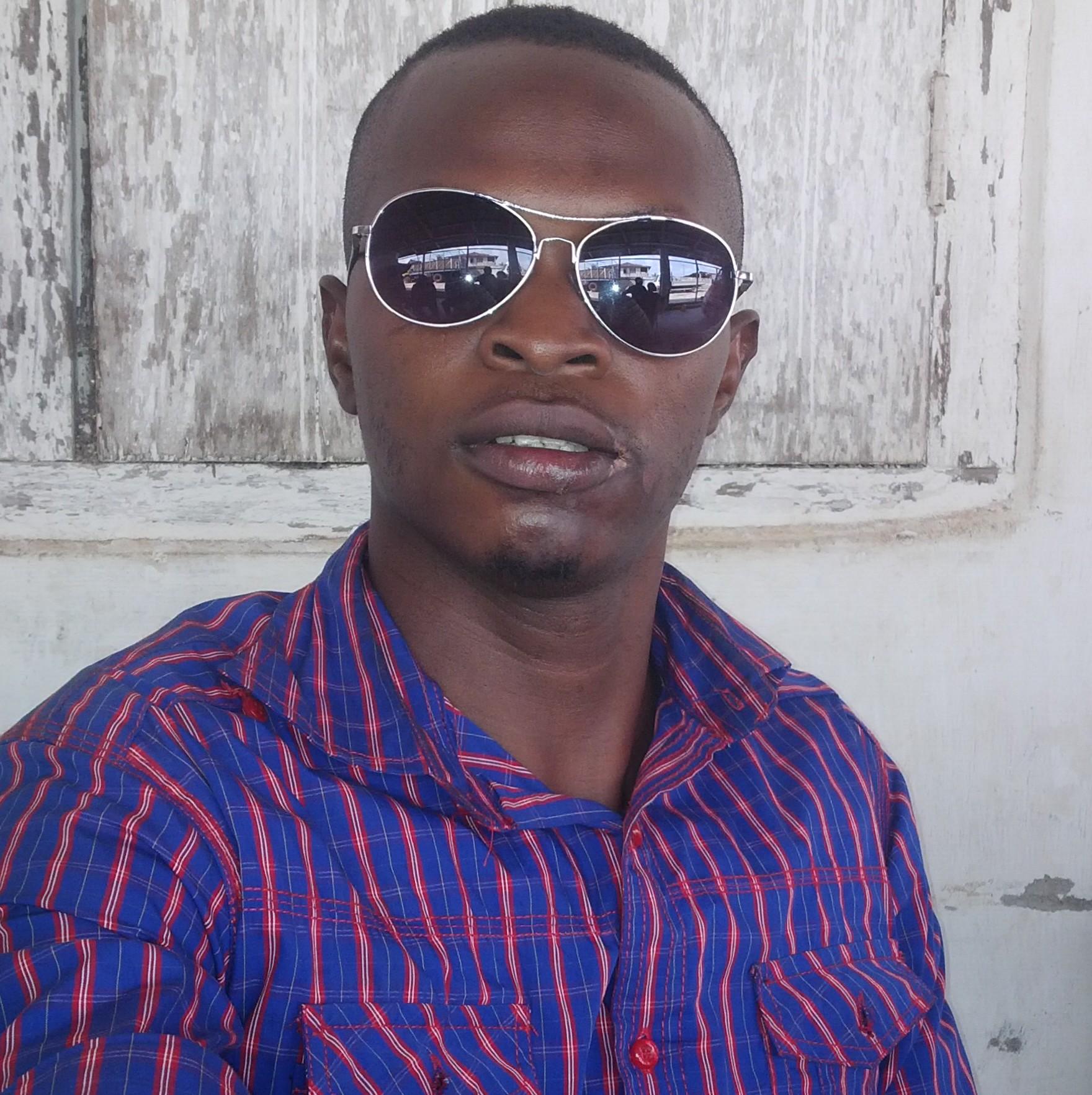 Am a simple guy who love to make friends