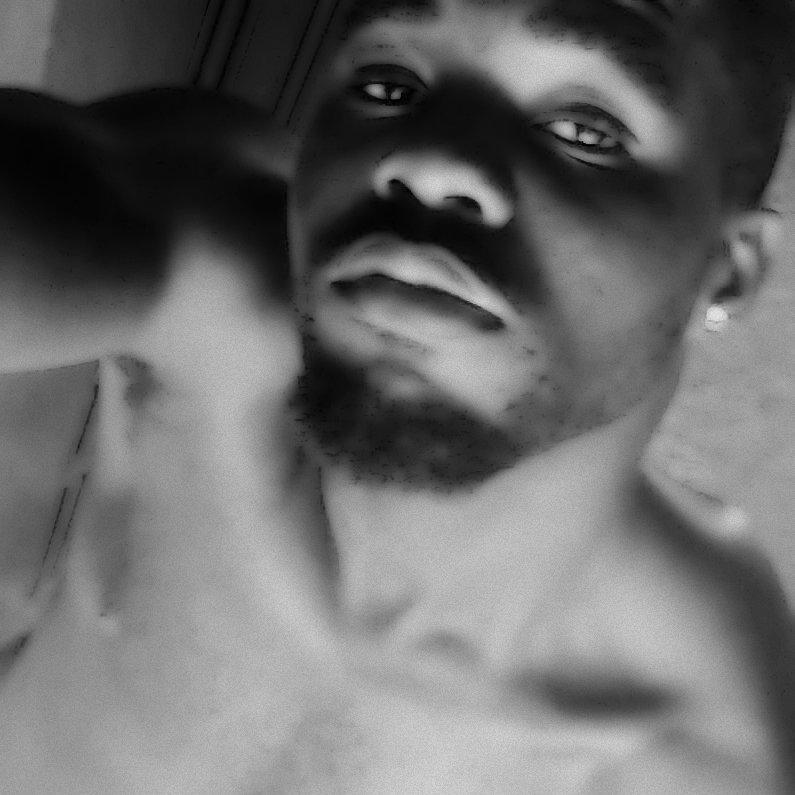FOLLOW ME.....IF YHU  SEH BOSOMAME....AND ME AH GO FOLLOW AND RETWEET YHU BACK....BECAUS kojo barz is ready to make yhu feel okay..believe
ME