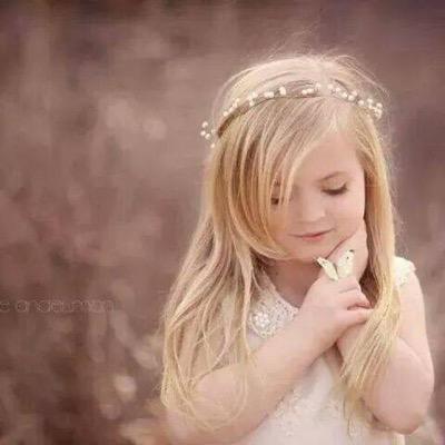 HanaBenhamza's profile picture. عندما افتقدك لن ابحث عنك بعيداً بل سأنظر في اعماق قلبي حيث تكون دائماً  ...فليس الحب.أن نبقي دائما بجانب من نحب  ولكن الحب ان نبقى في قلب من نحب❤️❤️