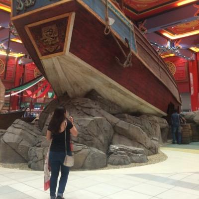 emmielie's profile picture. Dreamer. Ferris wheel lover. Clothed in Scarlet.