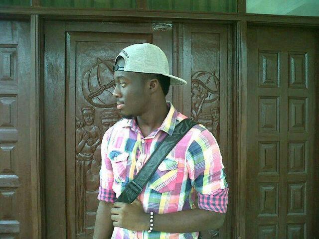 I am me! hate me or love me its still an obsession.#teamGodfirst ,#teamiluvmygf @prisy_35