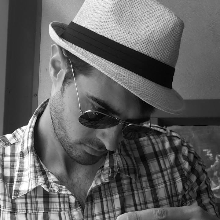 Mi occupo di Search Marketing e Web Analytics. Adoro la musica (grandi classici italiani e rock). Ho avuto una folgorazione per il deserto del Sahara.
