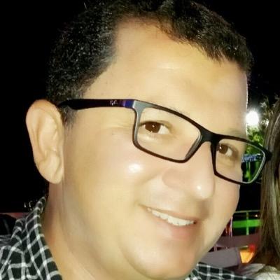 Funcionário Público(DESO), Téc.Ind.Senior, Economista, Advogado, Flamenguista,guiado p/ Deus e apaixonado pela Minha Familia.