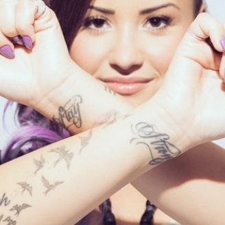 Ela trocou All Star por salto, cortes por tatuagens, lagrimas por sorrisos, e você?