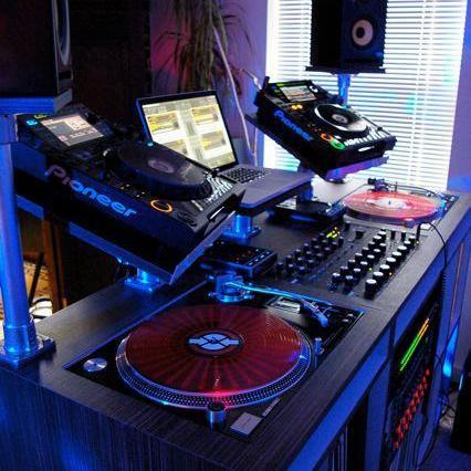 Sad_BrokenGlama's profile picture. Nothing much to say, I have nothing to hide! I love music since I was 14 years old, it is a hobby for me.