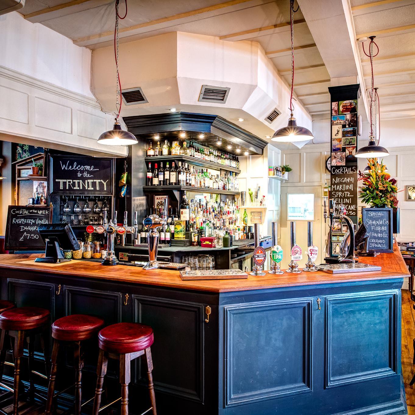 An independently owned  pub in the heart of SE1. Proudly serving fresh seasonal food, great cask beer, lagers, cocktails and a selection of top spirits