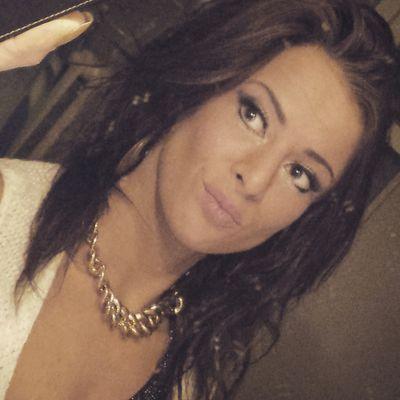 ee41ad5ab34e47a's profile picture. 26  Jahre alt 
Mutter  4 jährigen Tochter
Streetstyle  Tänzerin
Musik  Mein leben
Humor  ja
lustig Ja
crazy  oja
aufmerksam  sehr
ehrlich direkt  ja