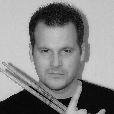 LazyHenke's profile picture. Happily married drummer, pianist, singer, electronic gadgets & martial arts loving guy. And last but not least, father of 4 at the magical age of 39 years.