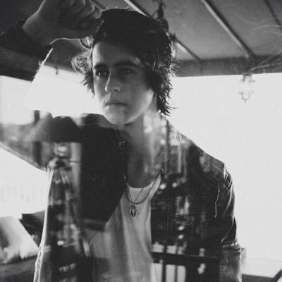 PLS FOLLOW @gimmiethatnash SHE GAVE U THIS FOLLOW