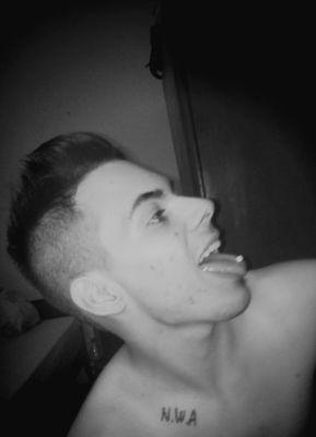 efil4EyzaE • Rollin' Stone. | Sonrisas vagas de un hermoso caos. ★★★.