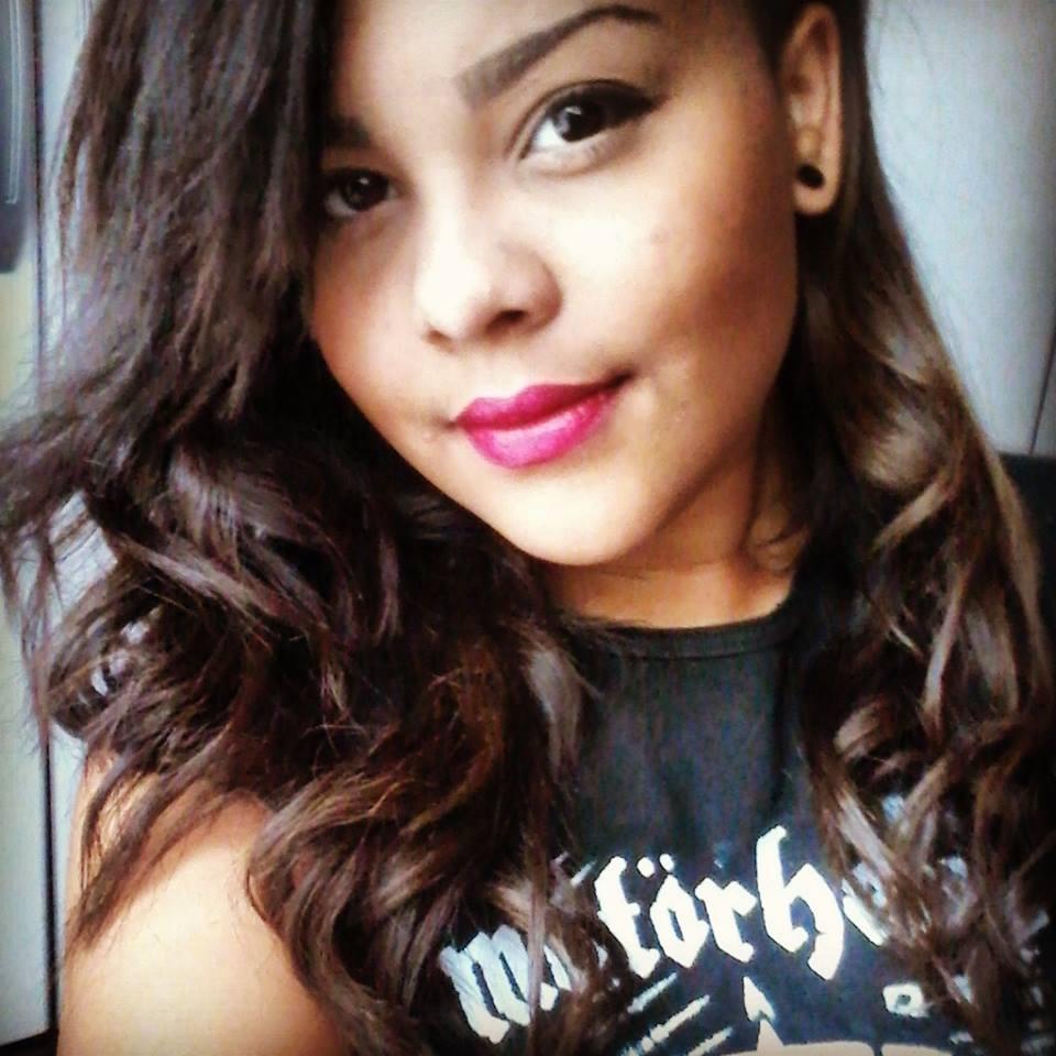 Curto Rock , reggae, eletrônica e  Gaga .Sou  Hunter , gleek , walker ,little liar e Murderer 
Little Monster