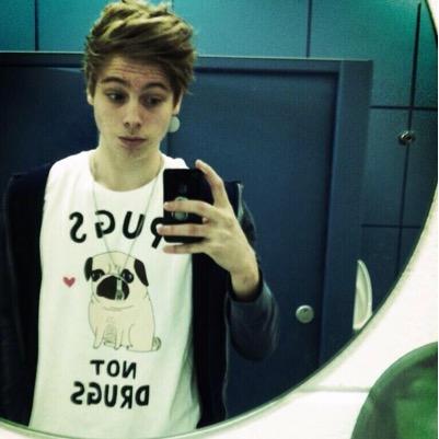luke is a happy lil pug ◝(ᵔ ᵕ ᵔ)◜⋆*ೃ:.✧