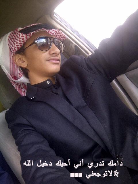 ما همني شكل البشر والمظاهر أنا عزيز النفس ولا امشي لمصلوح اللي هوى قلبي يبشر ويامر واللي يبي فرقاي ترى الباب مفتوح