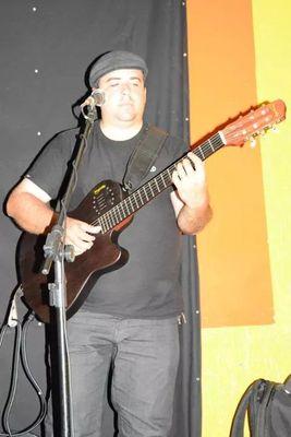Musico Violonista Grupo NovoSqma.   Instagran - @henriquepmorais