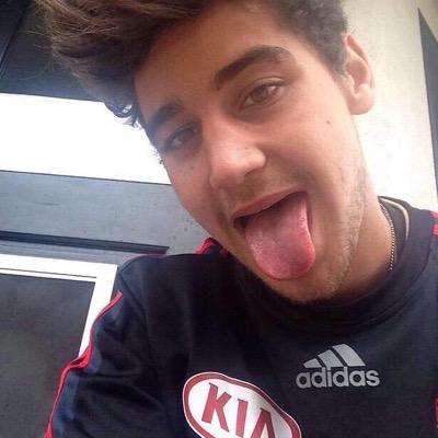 free follow from @ayeilyjai follow back pls ily :))))))