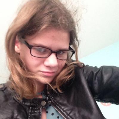 Hey its Andie I love Black Veil Brides, Three Days Grace and Falling In Reverse!¡