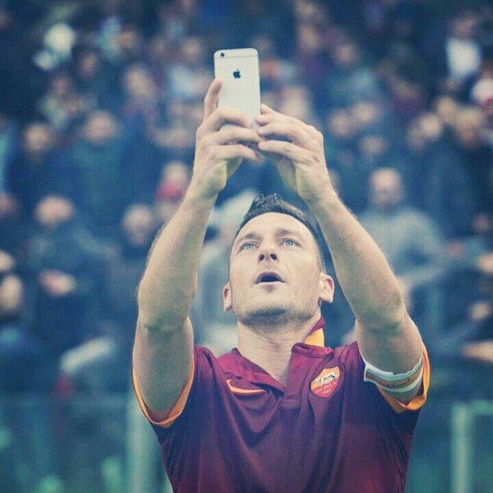 اللهم ان قبضت روحي واصبحت تحت التراب ، سخر لي من عبادك من يذكرني بالخير ويدعو لي ..  ❤ TOTTI