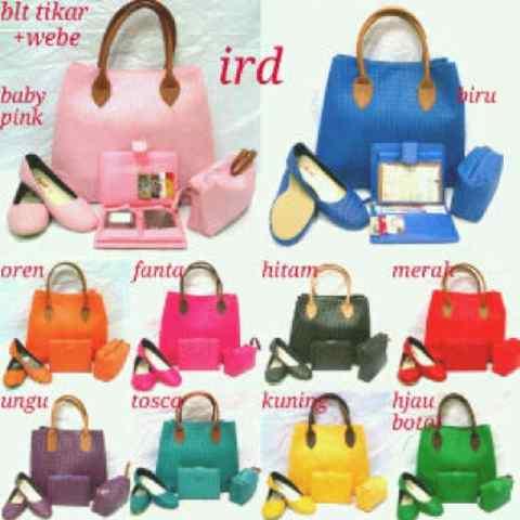 Menjual tas dan sepatu ecer dan grosiran