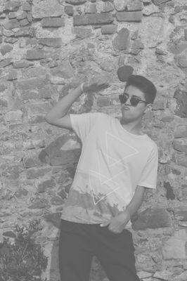 Soy como el amor de tu vida pero más guapo.