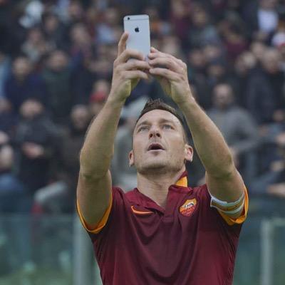 Se potessi fare in modo che Roma non fosse lontana..... Collaboratrice di @lovesportit Campionessa di sogni Totti lover and Briga addicted