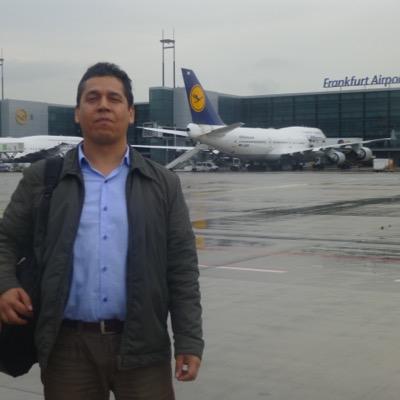 Especialista en el desarrollo de proyectos y negocios tecnológicos.