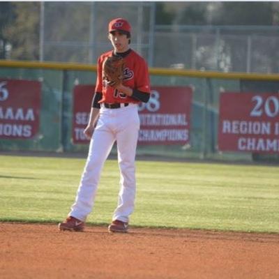 HHS Sophomore and varsity baseball⚾
️Kik: colephillips21