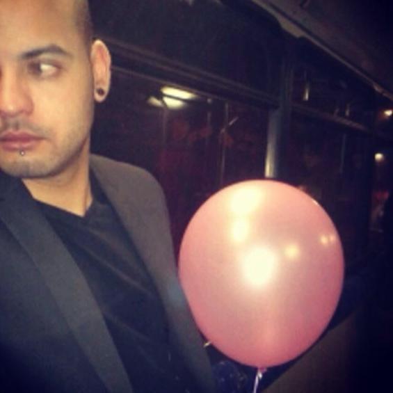 rococo76's profile picture. J'adore taper dans une carcasse de boeuf pendant des heures et courir dans les escaliers avec un sweat à capuche.                            L'étalon mauricien.