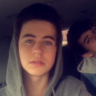 follow @Eddieekici & @gimmiethatnash bc they gave u this follow
