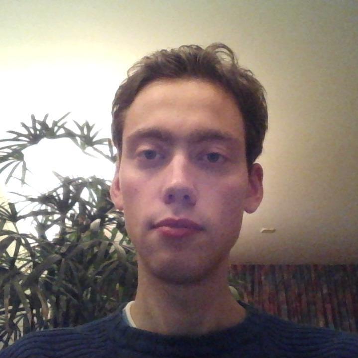 Econoom, breed geïnteresseerd, sportief, altijd op zoek naar het eerlijke verhaal.
