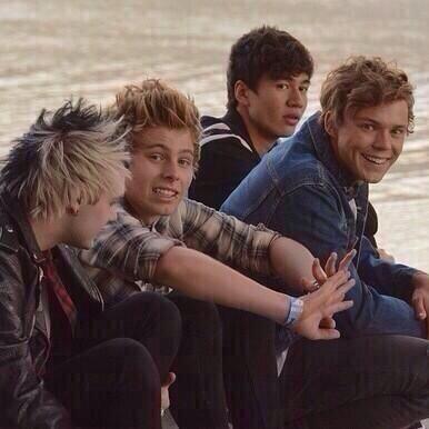 unoriginal 5sos astrology account