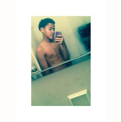 j✨a✨m✨e✨s follow me on ig @youngg.papii