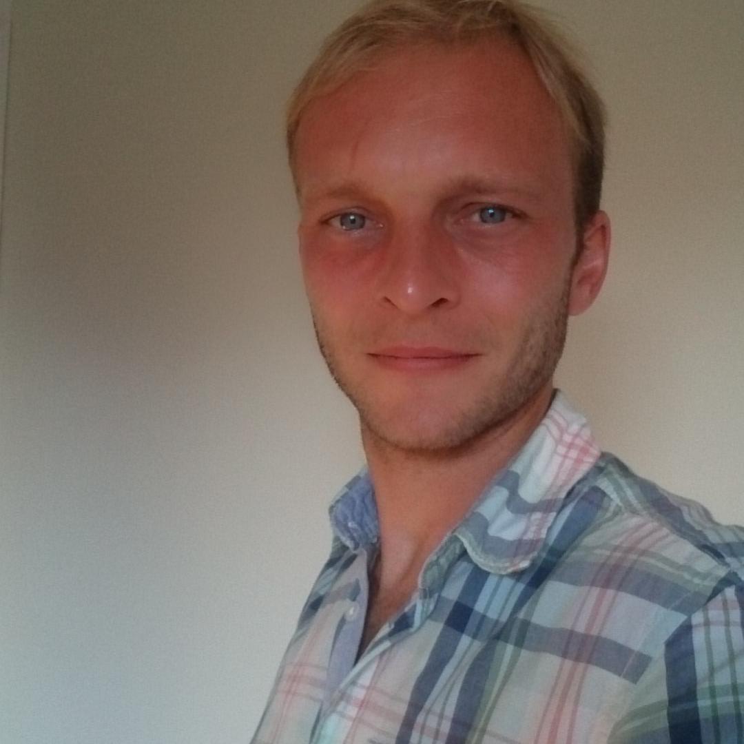 Associate professor at the University of Bordeaux (France). Data analyst for Humanitarian. Researcher in Ecology and Evolution.