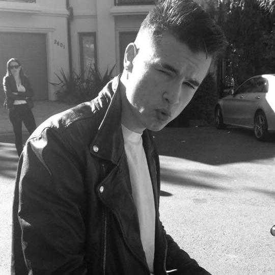 I like leather jackets and Kian. 0/6 Let's be friends!!!