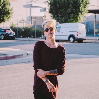 I love Kian Lawley and I love all of O2L! I love weird boys