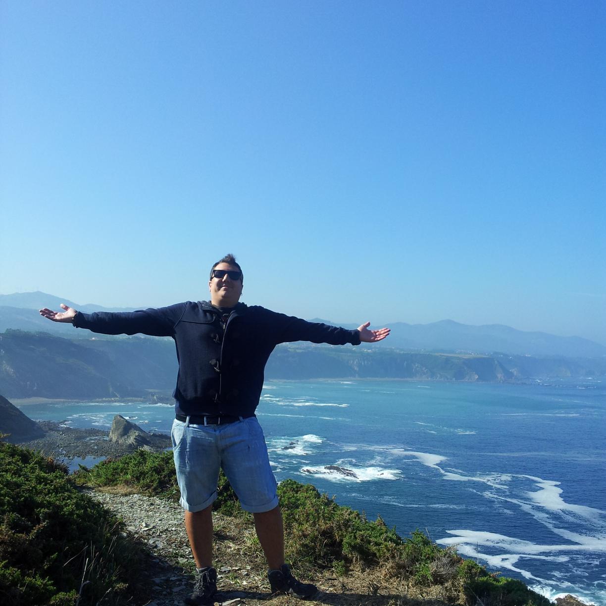 Director de Enfermeria. Vivo de mis ratos libres, del aire del Sur, la Sal y el Son. La pizza sin piña y la tortilla con cebolla. Instagram: @juanmaglez
