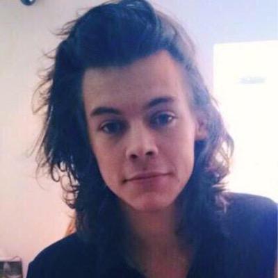 hiiii ! if you would take the time to follow @starbuxss she would greatly appreciate it :) thank you !!!
