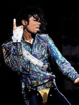 am such a big fan of michael jackson, I love him soo much, ever since I was three,