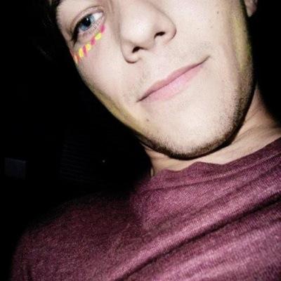 follow @Iwtftmalik because she gave you this free follow❤️ ASK HER FOR A FB