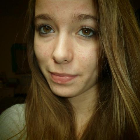 Katy 16ans ,  je fait tjr la folle quand je suis avk mes amis ;)