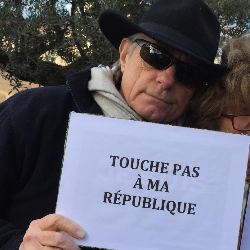 d'origine Bordelaise j'ai vécu à Paris NewYork et Marseille et j'ai toujours travaille dans les vins et spirItueux