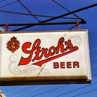 CFL, NFL, MAC, Big 10, USports football follower. Pabst Brewery fan - Stroh's is spoken here. Tweets are sometimes cat related.